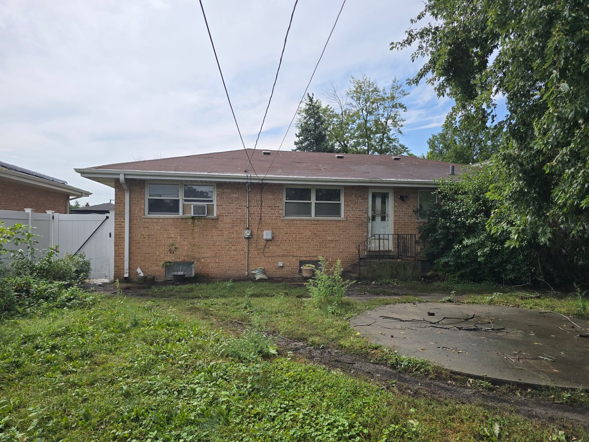 Rear Exterior & Yard